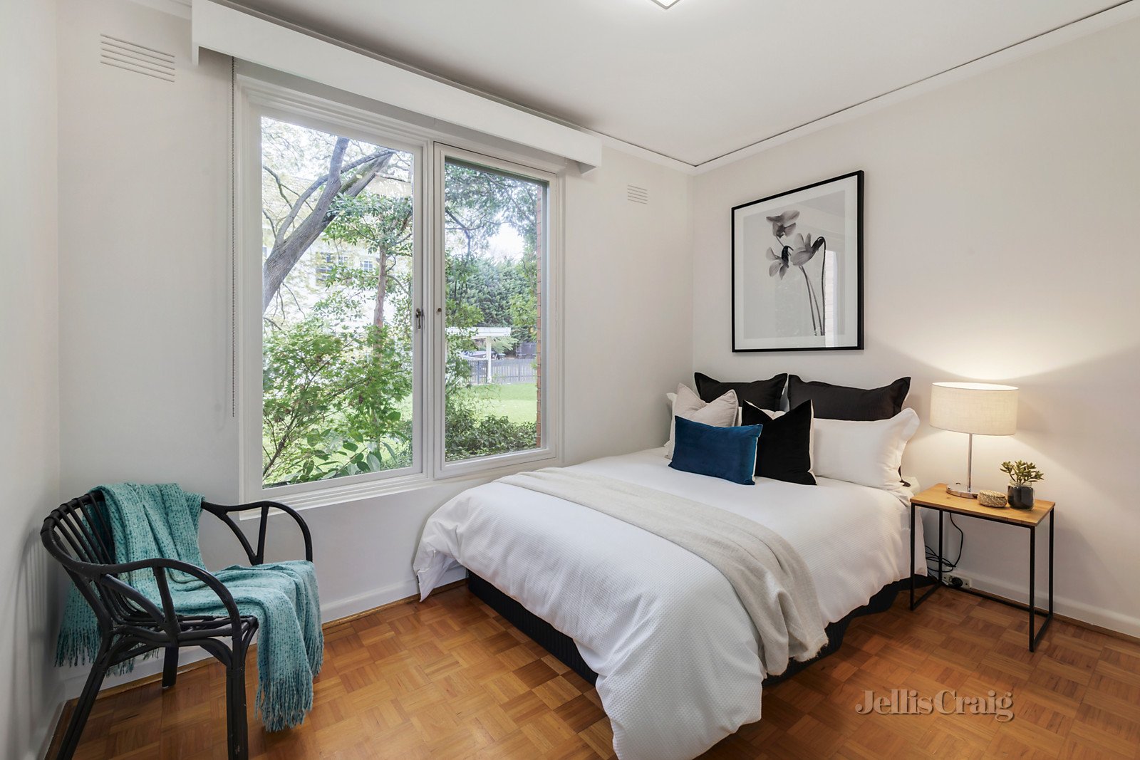 6/4 Glyndebourne Avenue, Toorak image 4