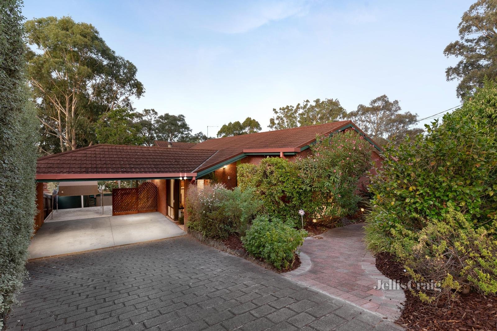 64 Meander Road, Hurstbridge image 2