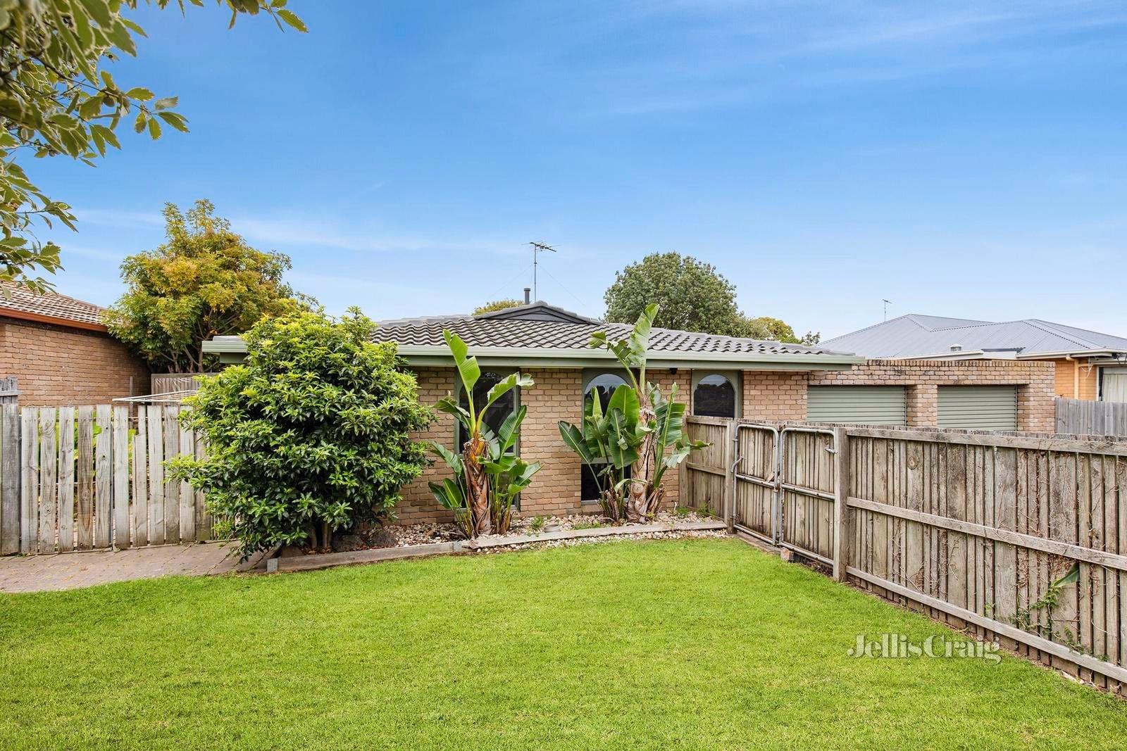 64 Oberon Drive, Belmont image 9