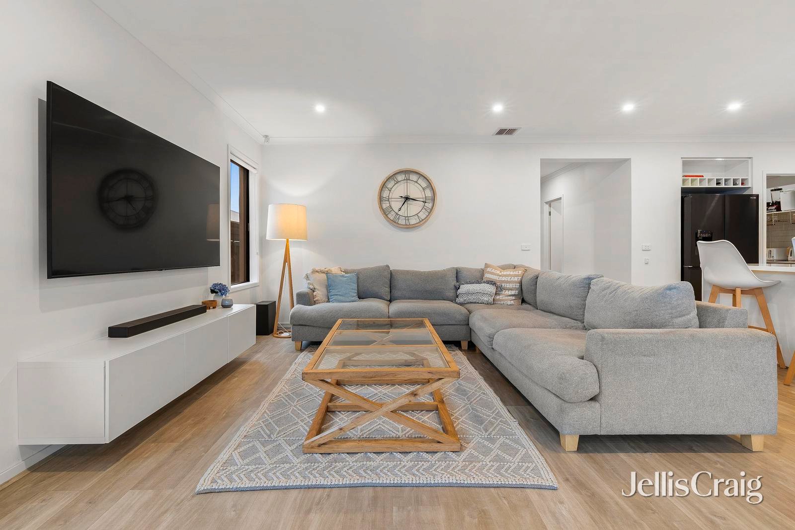 64 Oceanic Drive, Safety Beach image 2