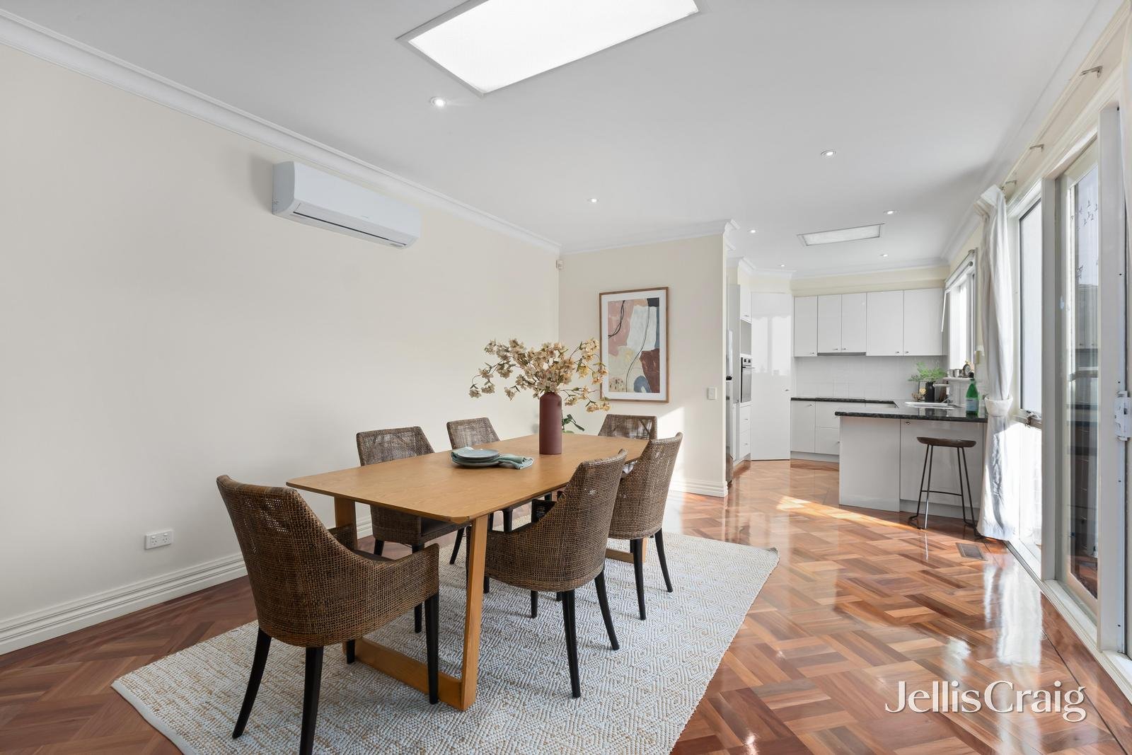 6/4 Parring Road, Balwyn image 2