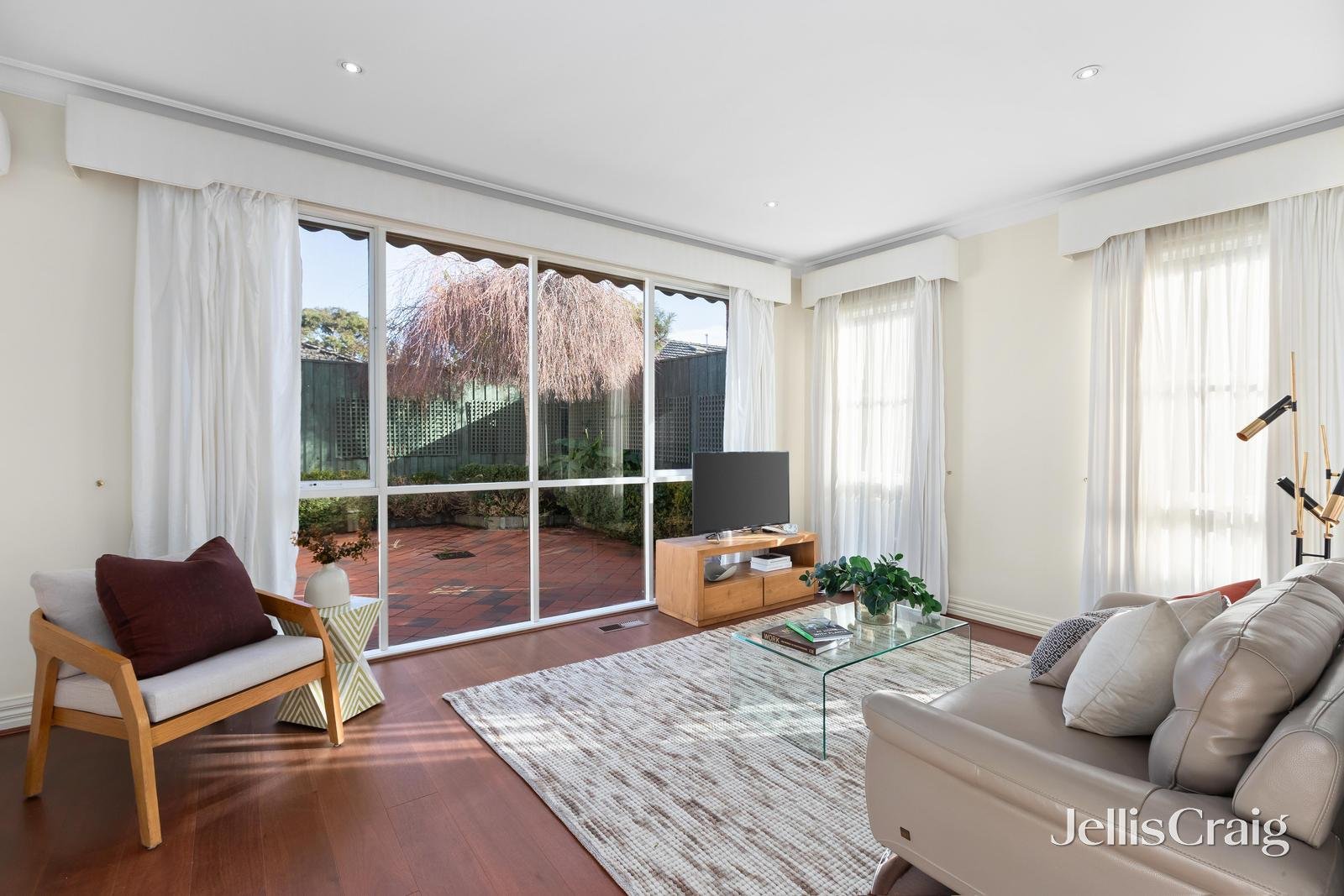 6/4 Parring Road, Balwyn image 3