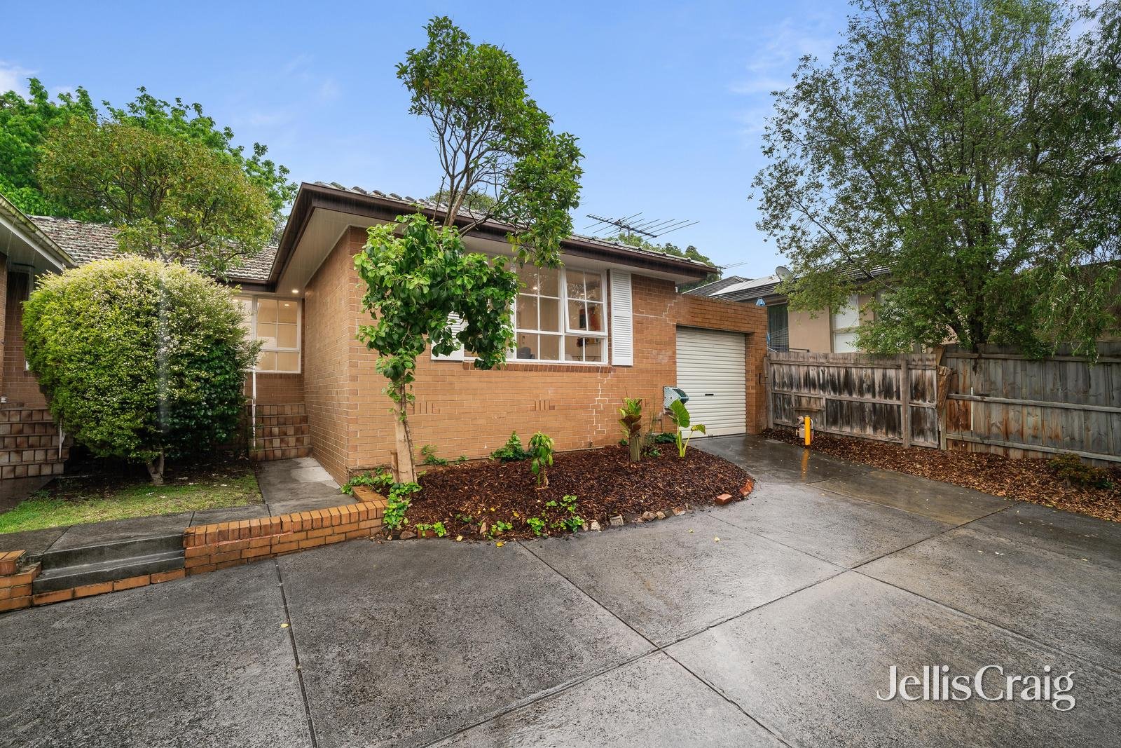 6/4 Raynes Street, Balwyn image 1