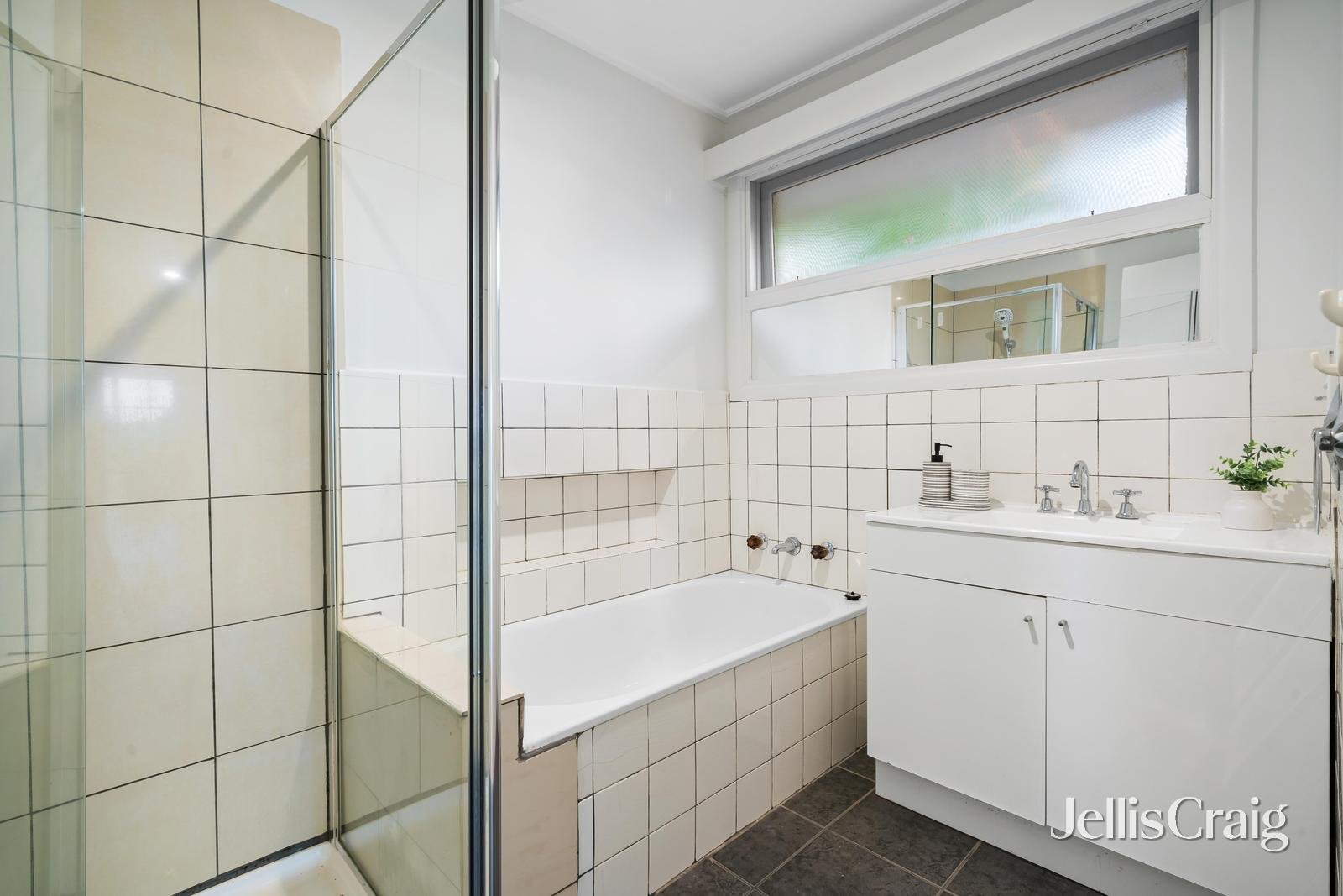 6/4 Raynes Street, Balwyn image 7