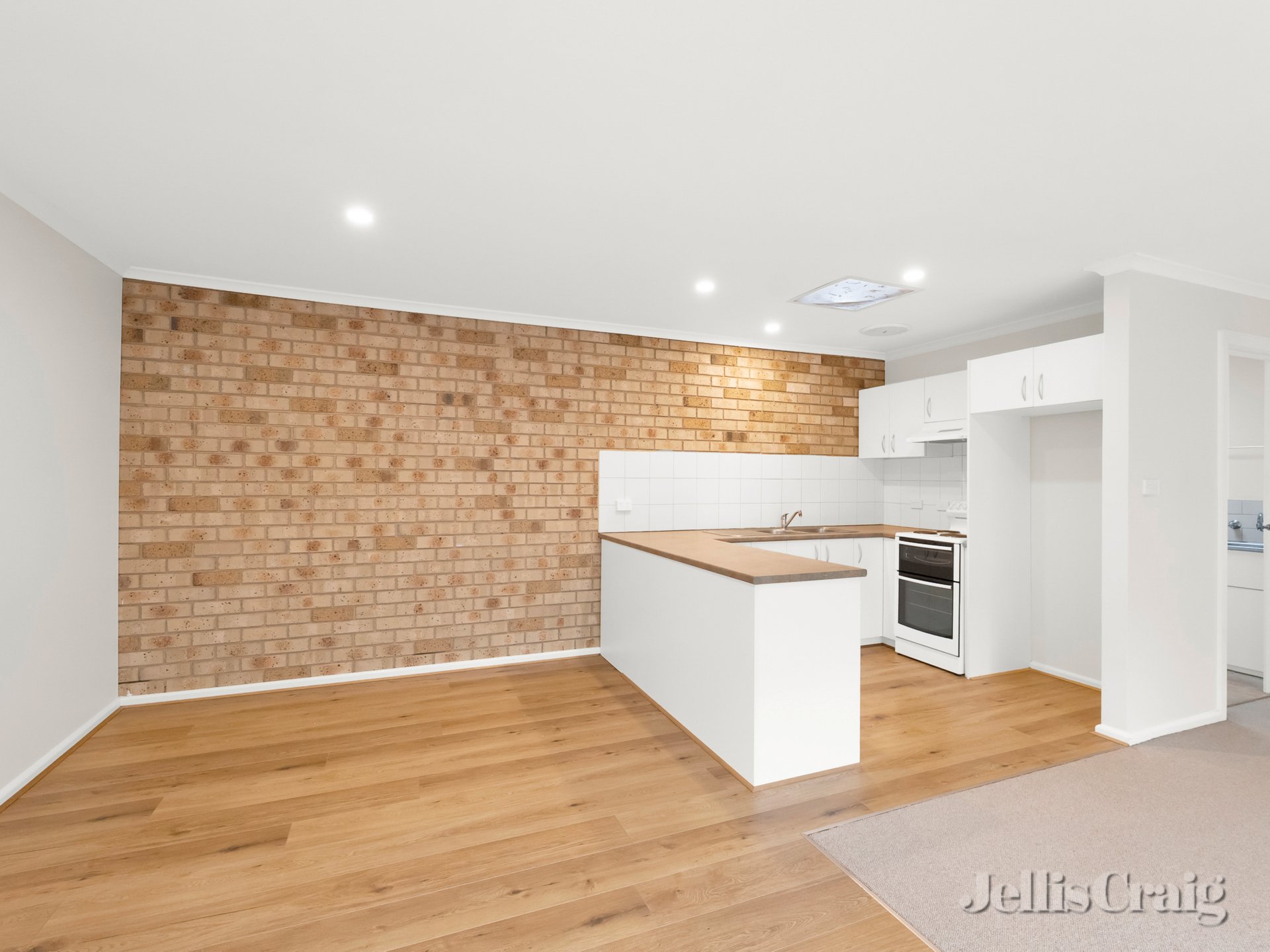 6/41-43 Alma Street, Lower Plenty image 2