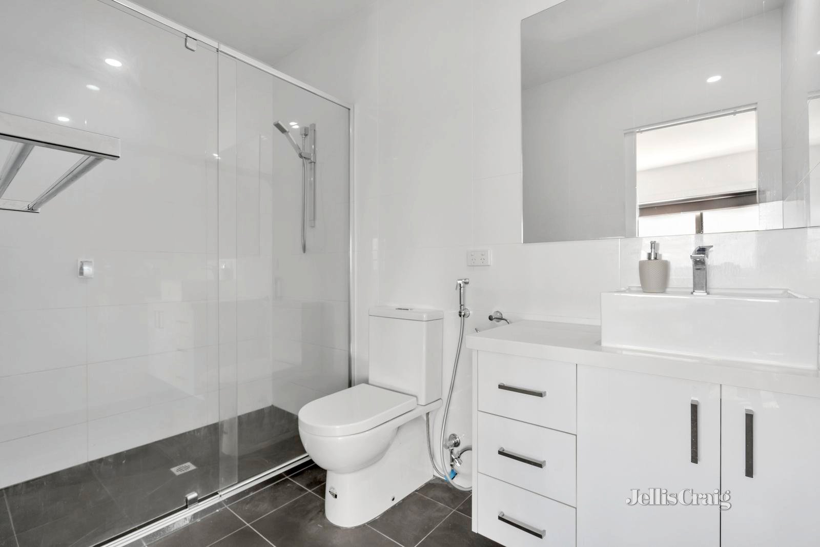 6/418 Gaffney Street, Pascoe Vale image 8