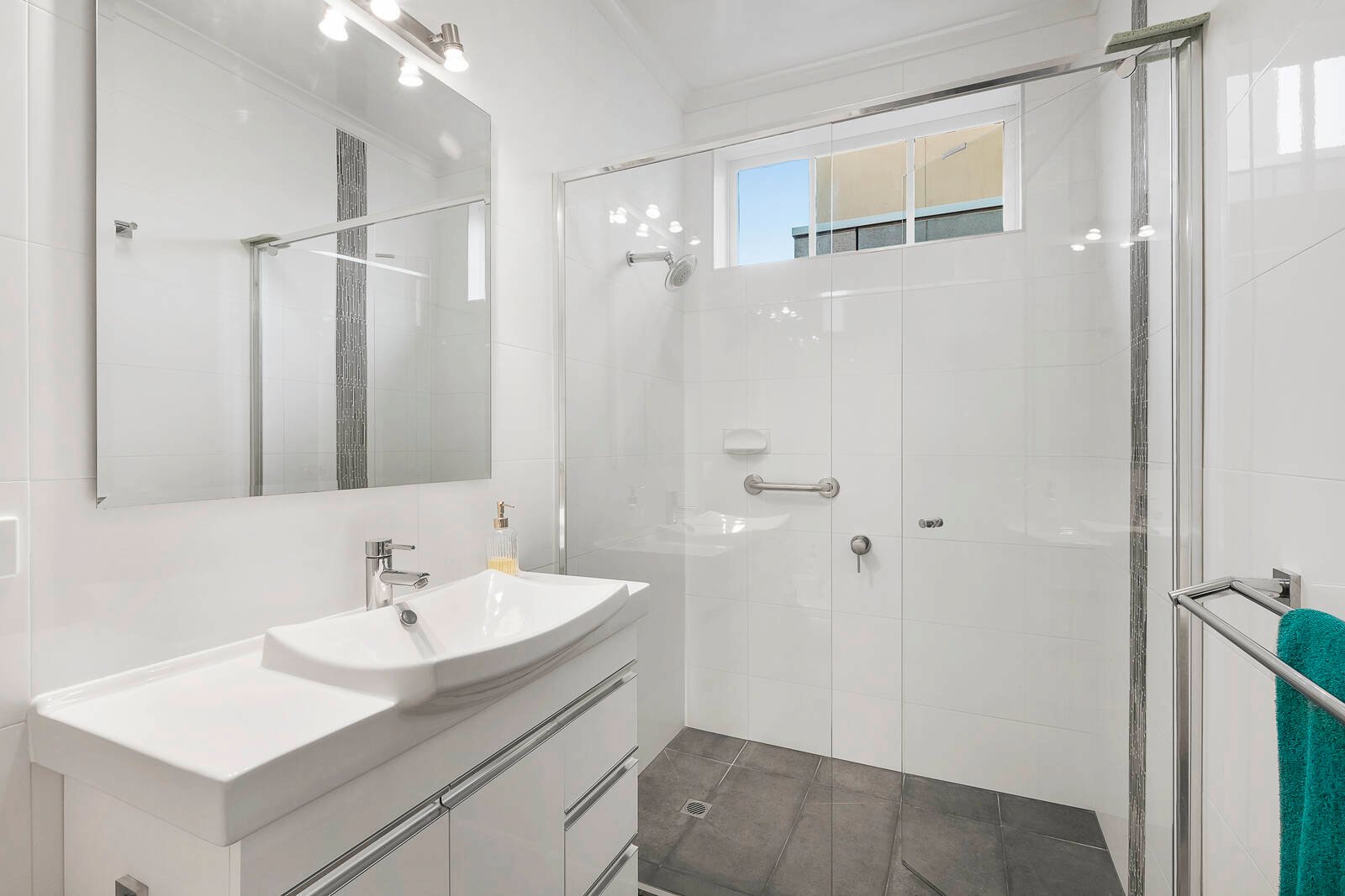 Property Gallery Thumbnail 8