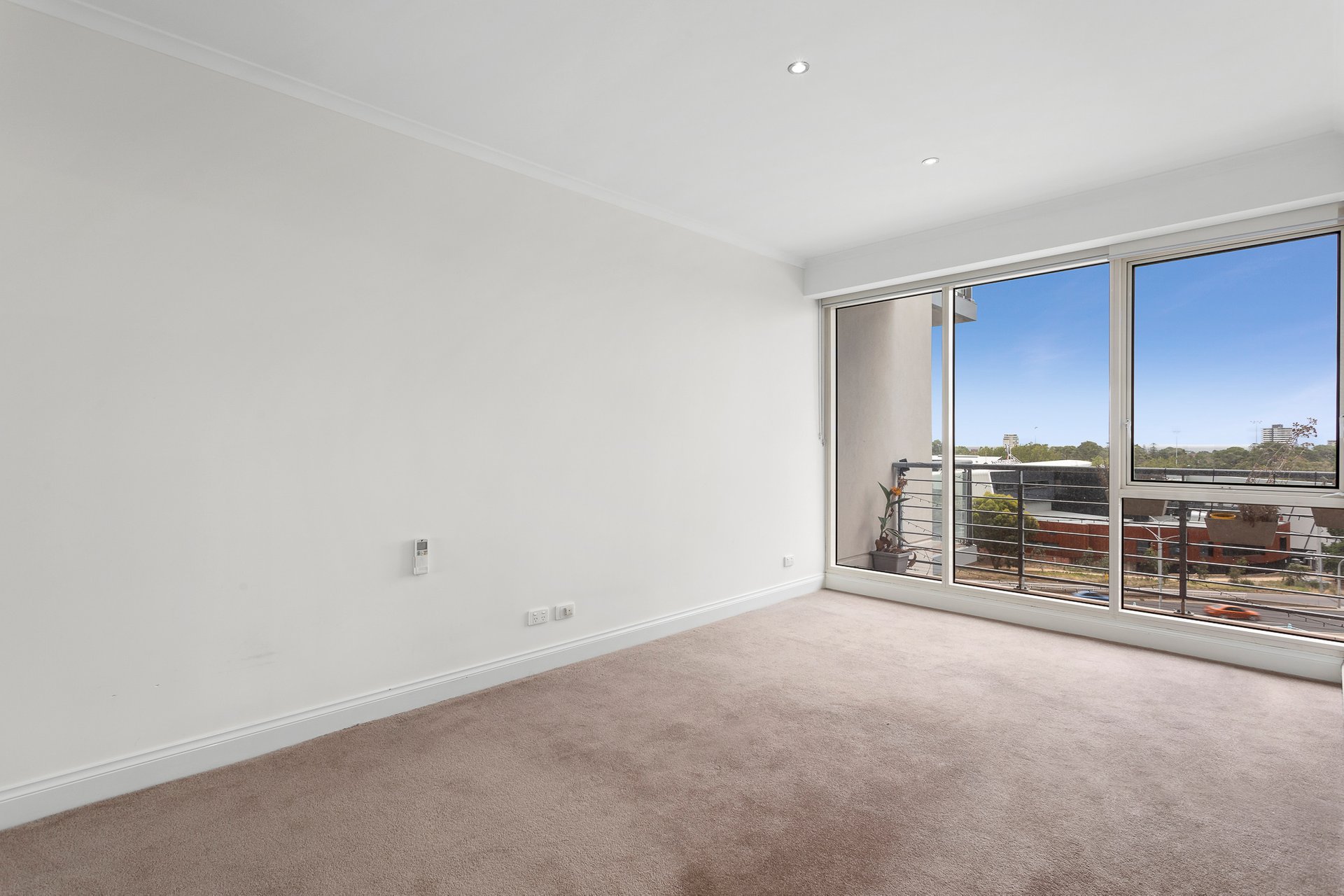 Property Gallery Thumbnail 4