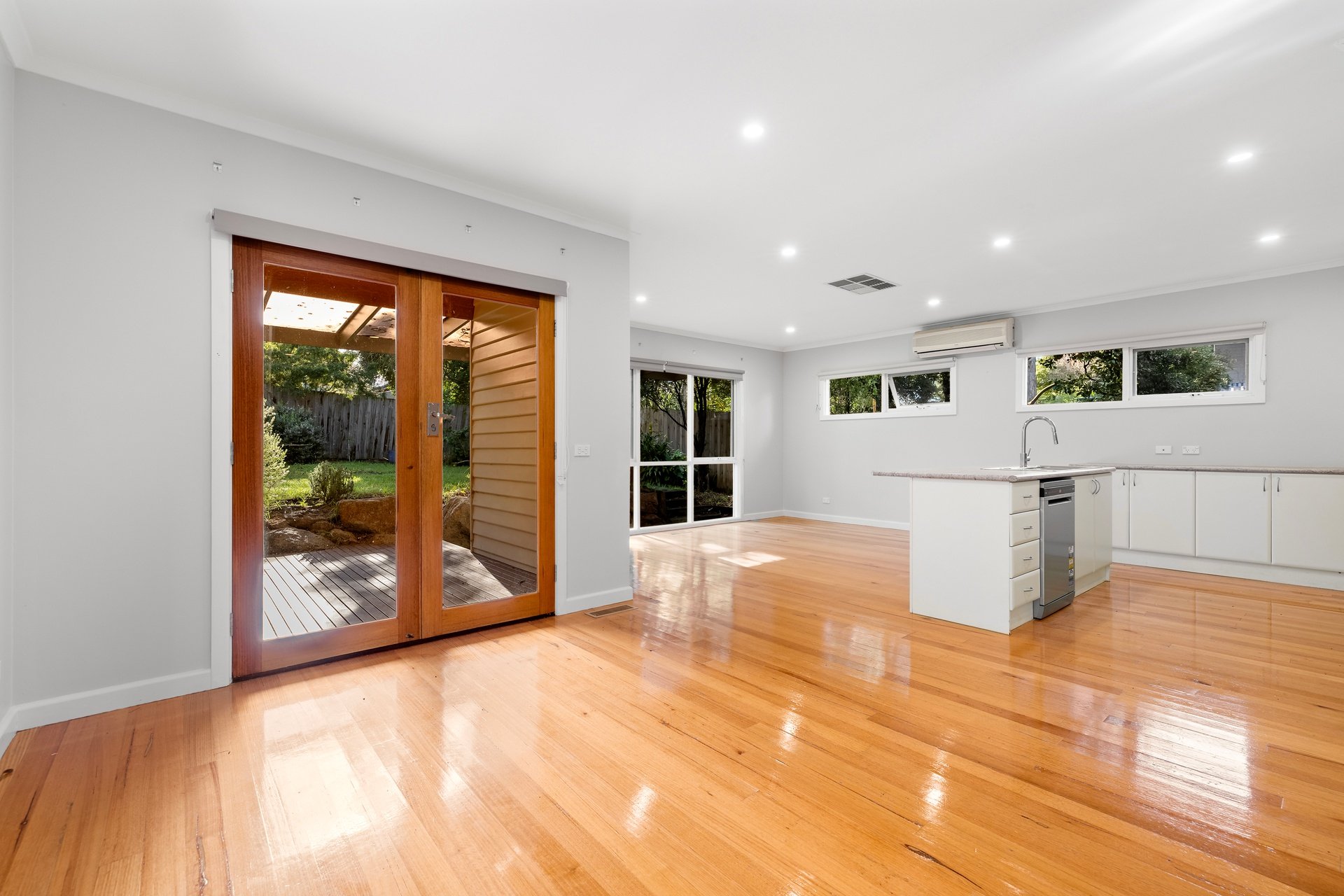 65 Baratta Street, Blackburn&nbsp;South image 2