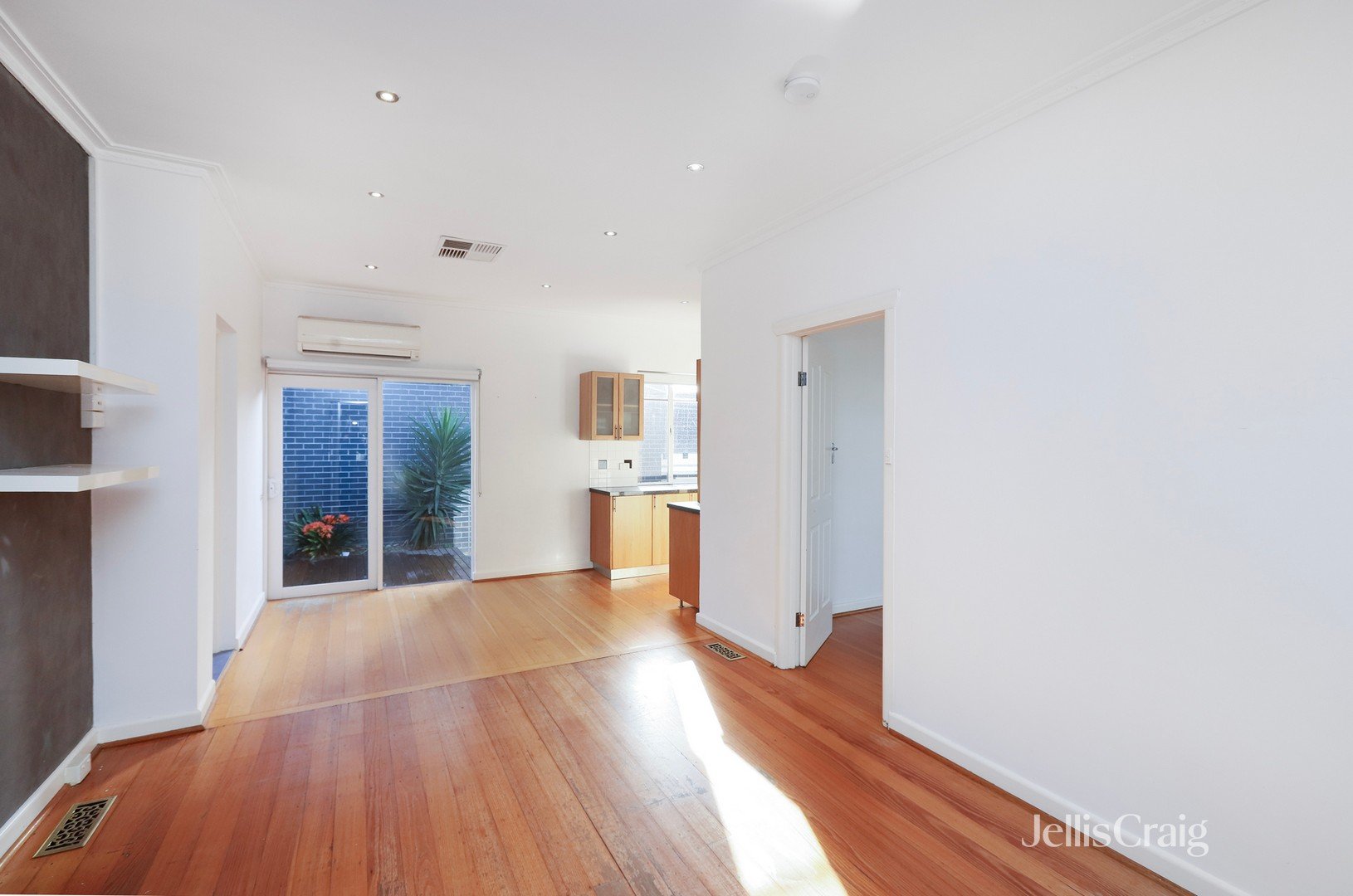 65 Charlotte Street, Newport image 3