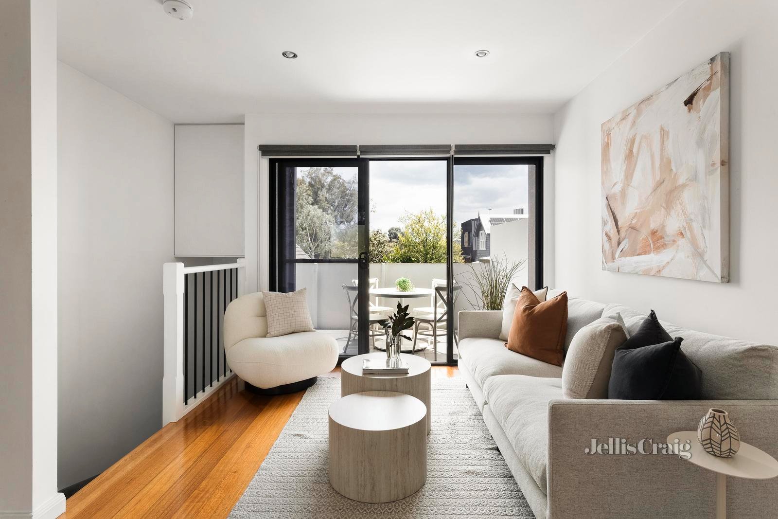 6/5 Emmaline Street, Northcote image 1