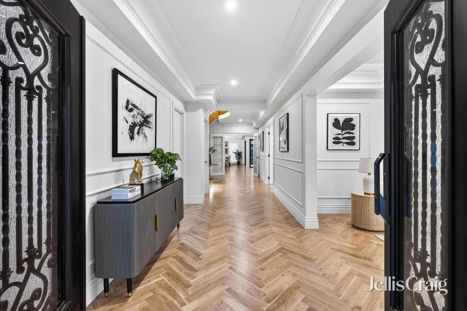 65 Grantley Drive, Glen&nbsp;Waverley image 2