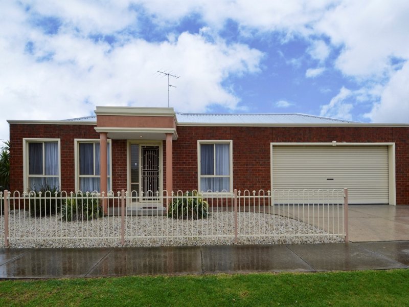 65 Meadenhall Drive, St Albans Park image 8