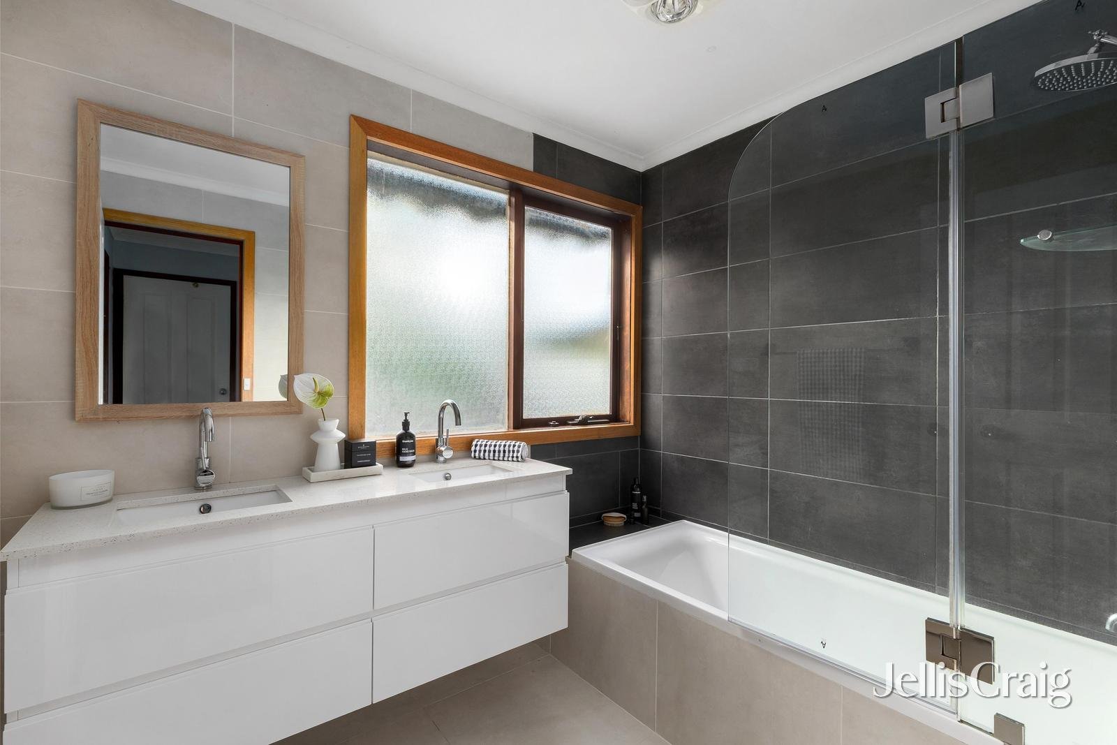 65 Milborne Crescent, Eltham image 5