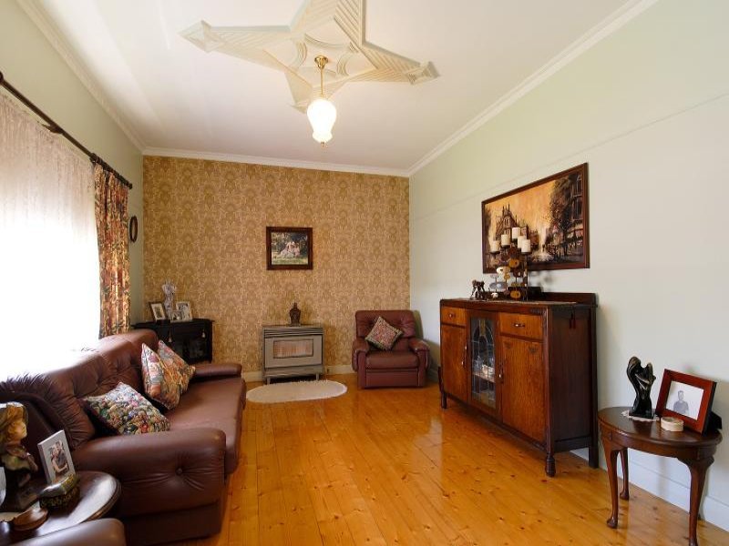 65 Waratah Street, Geelong West image 2