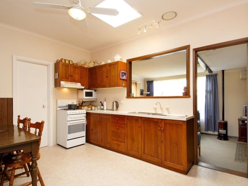 65 Waratah Street, Geelong West image 4