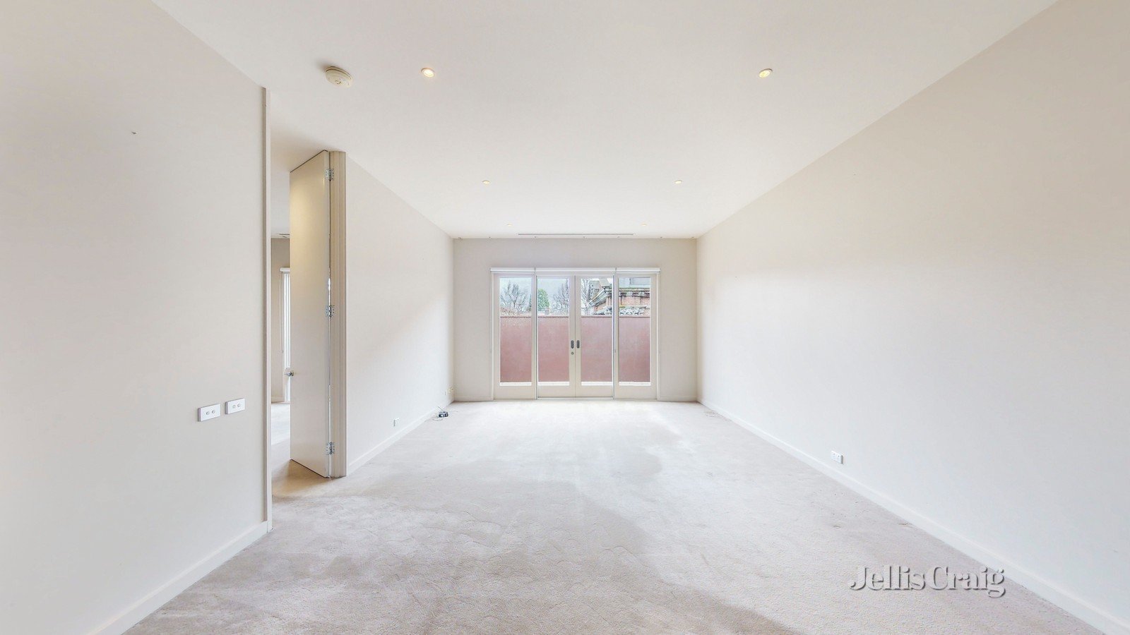 6/5 Woorigoleen Road, Toorak image 2