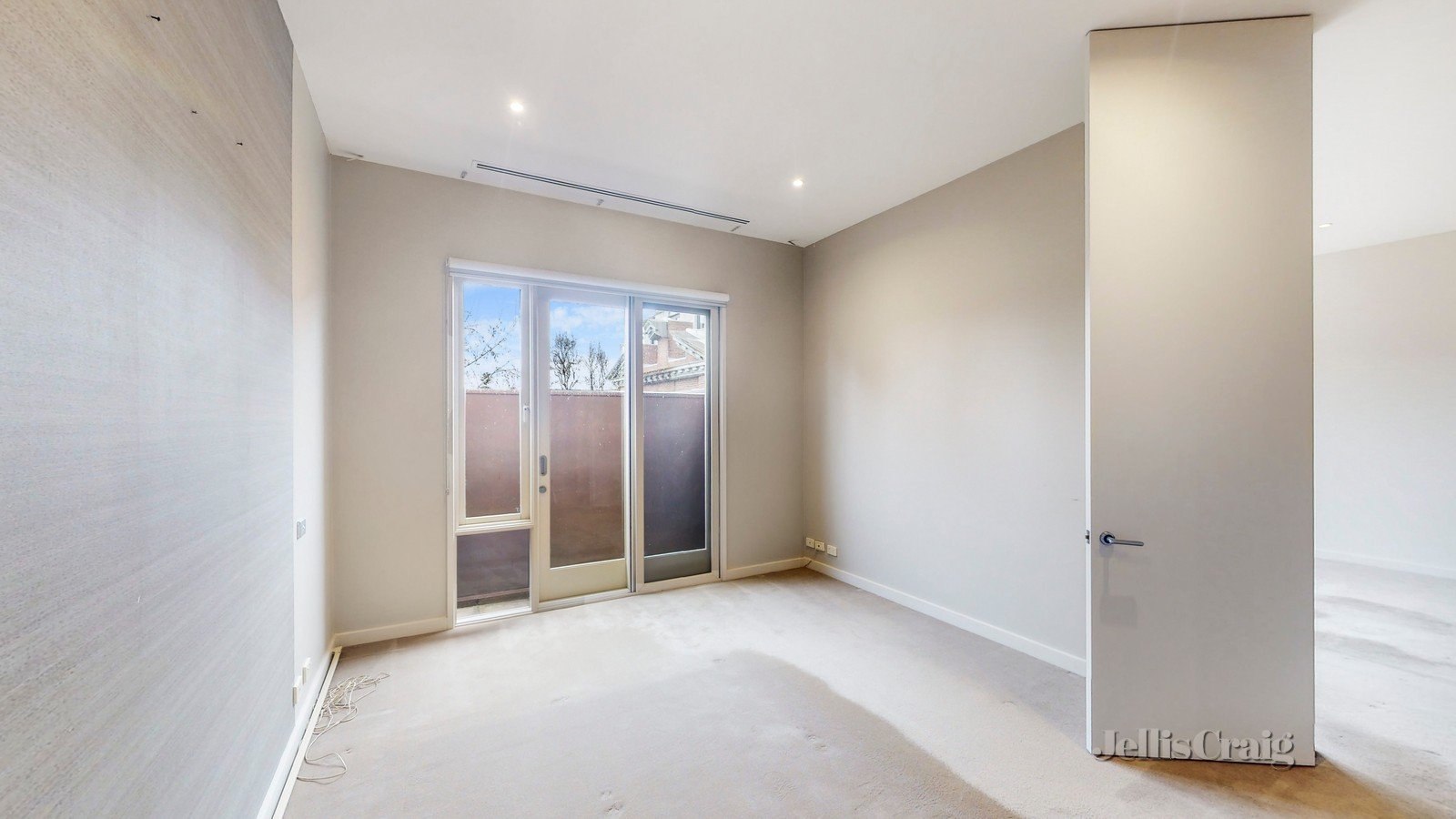 6/5 Woorigoleen Road, Toorak image 4