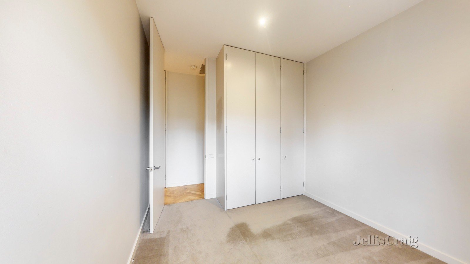 6/5 Woorigoleen Road, Toorak image 8