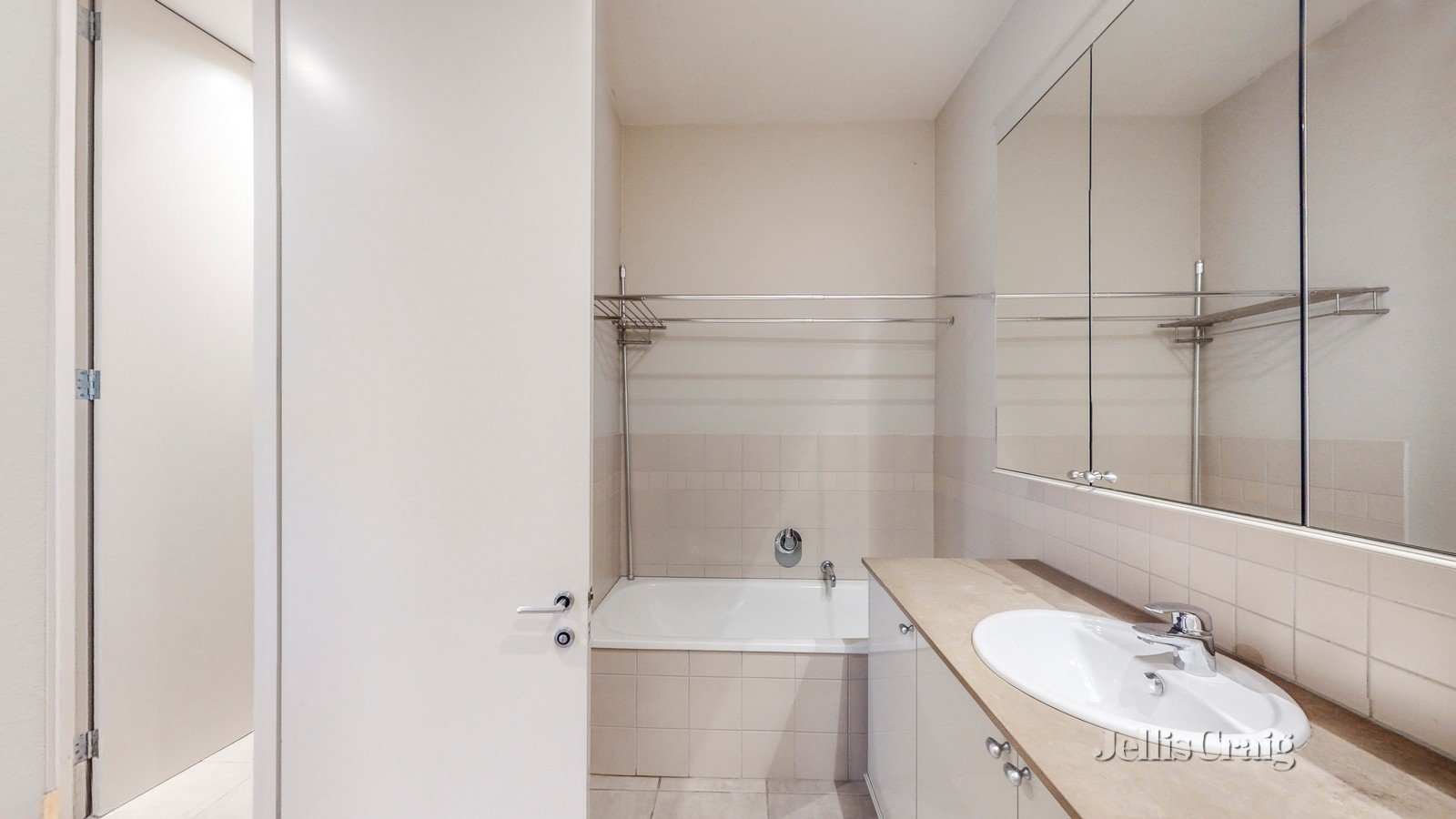 6/5 Woorigoleen Road, Toorak image 9