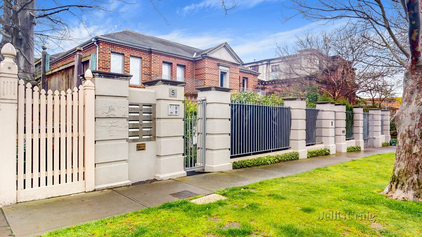 6/5 Woorigoleen Road, Toorak image 12