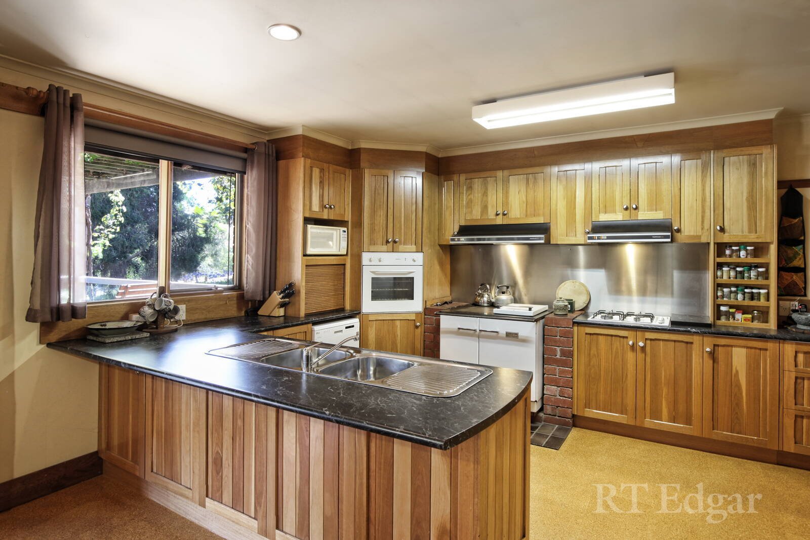 Property Gallery Thumbnail 2