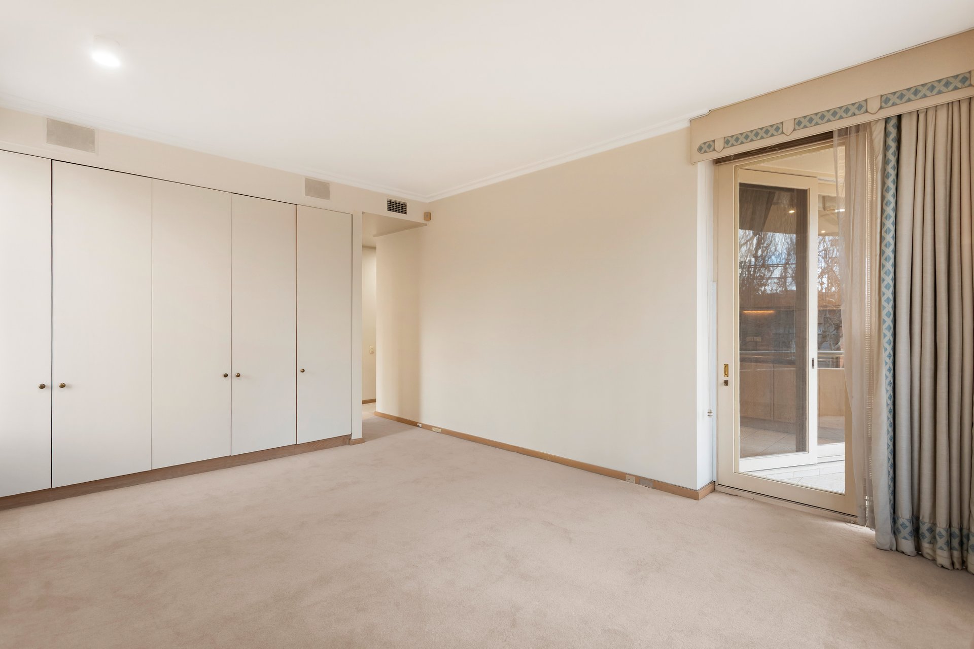 Property Gallery Thumbnail 9