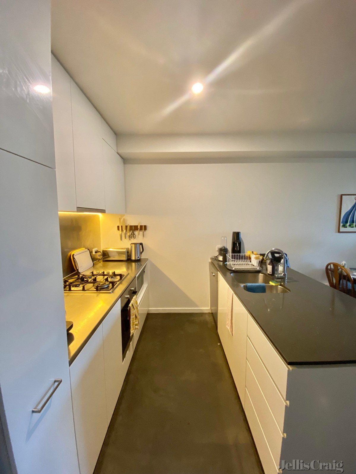 6/57 Victoria Road, Northcote image 2