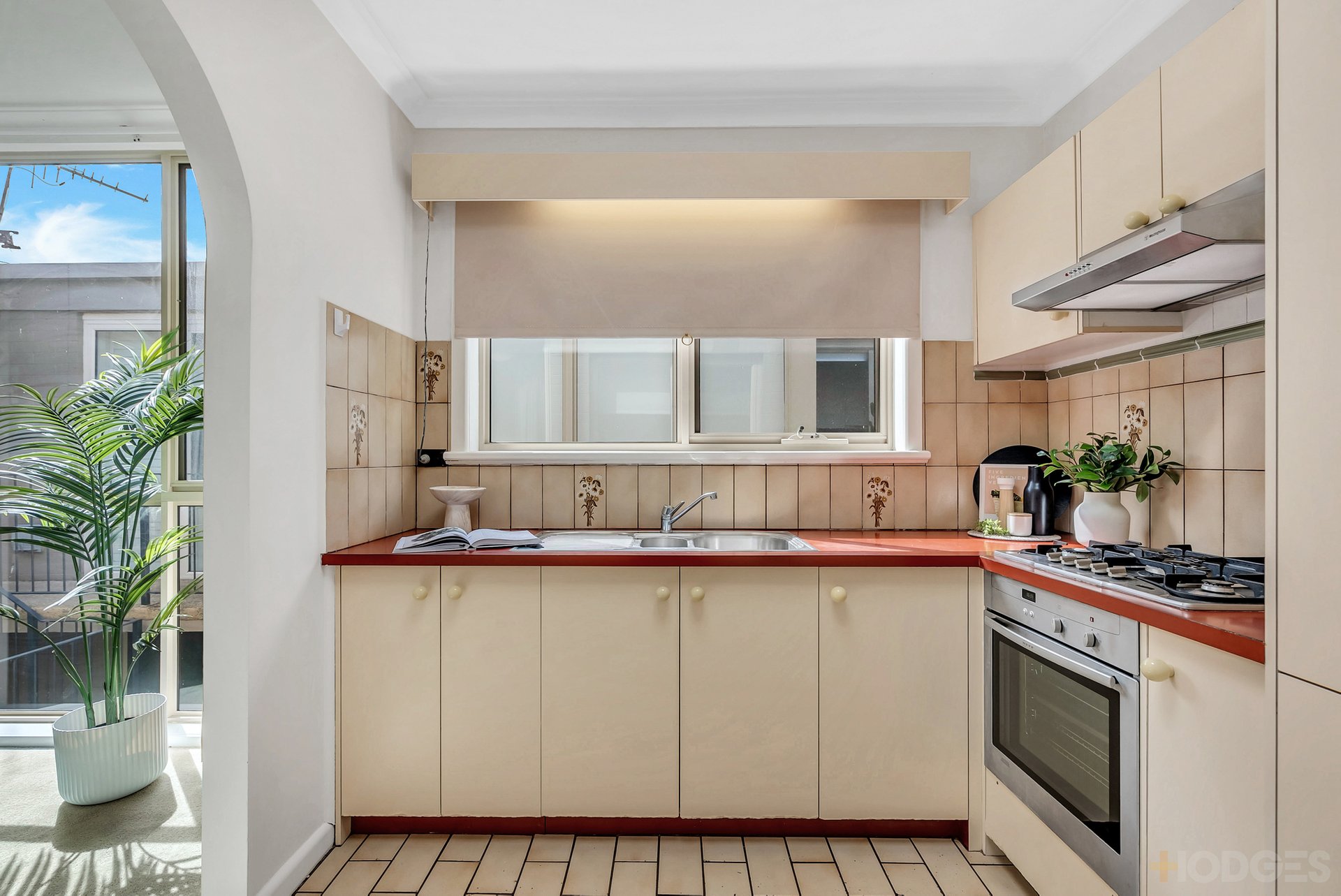 6 / 58 Beach Road Mentone