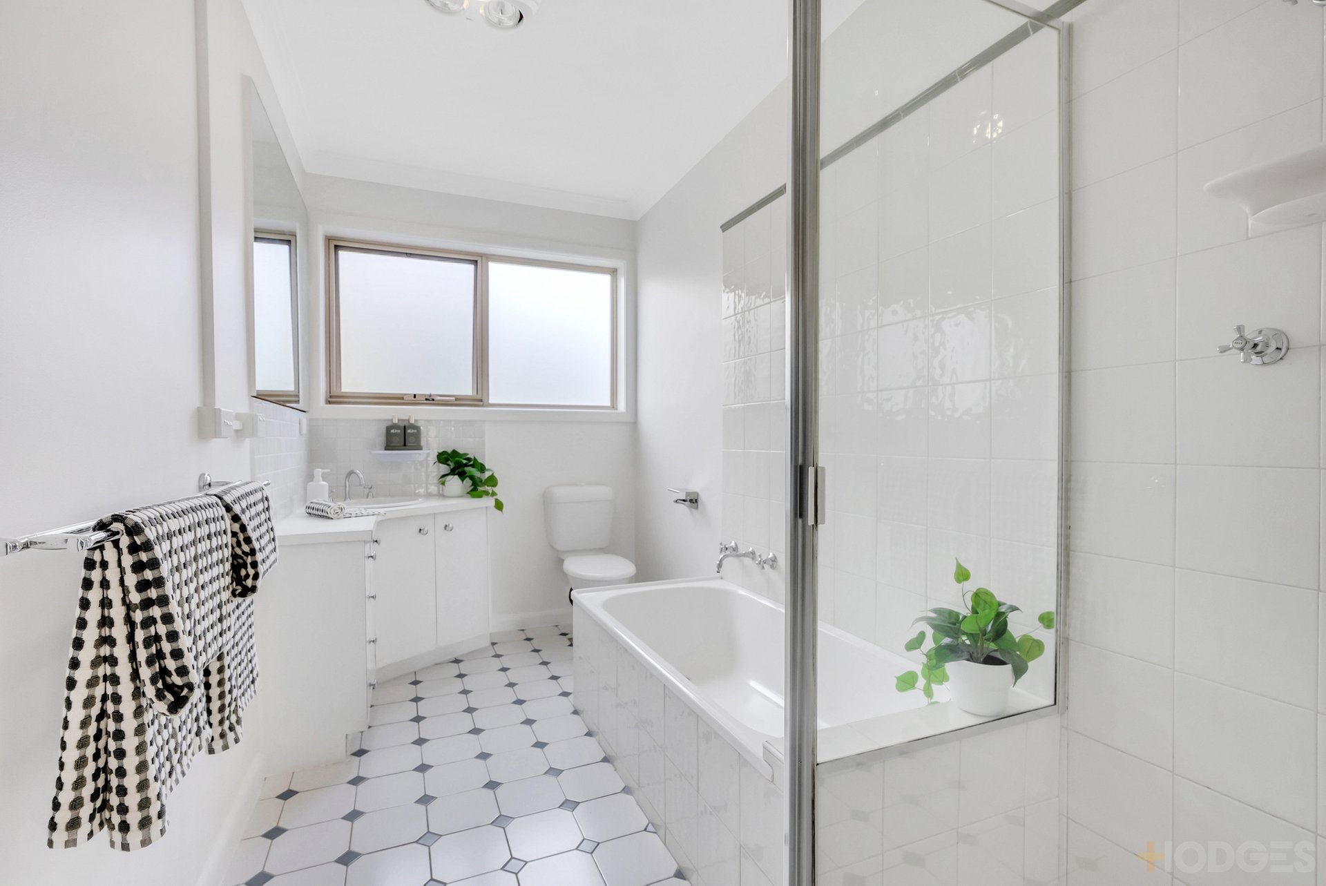 6 / 58 Beach Road Mentone