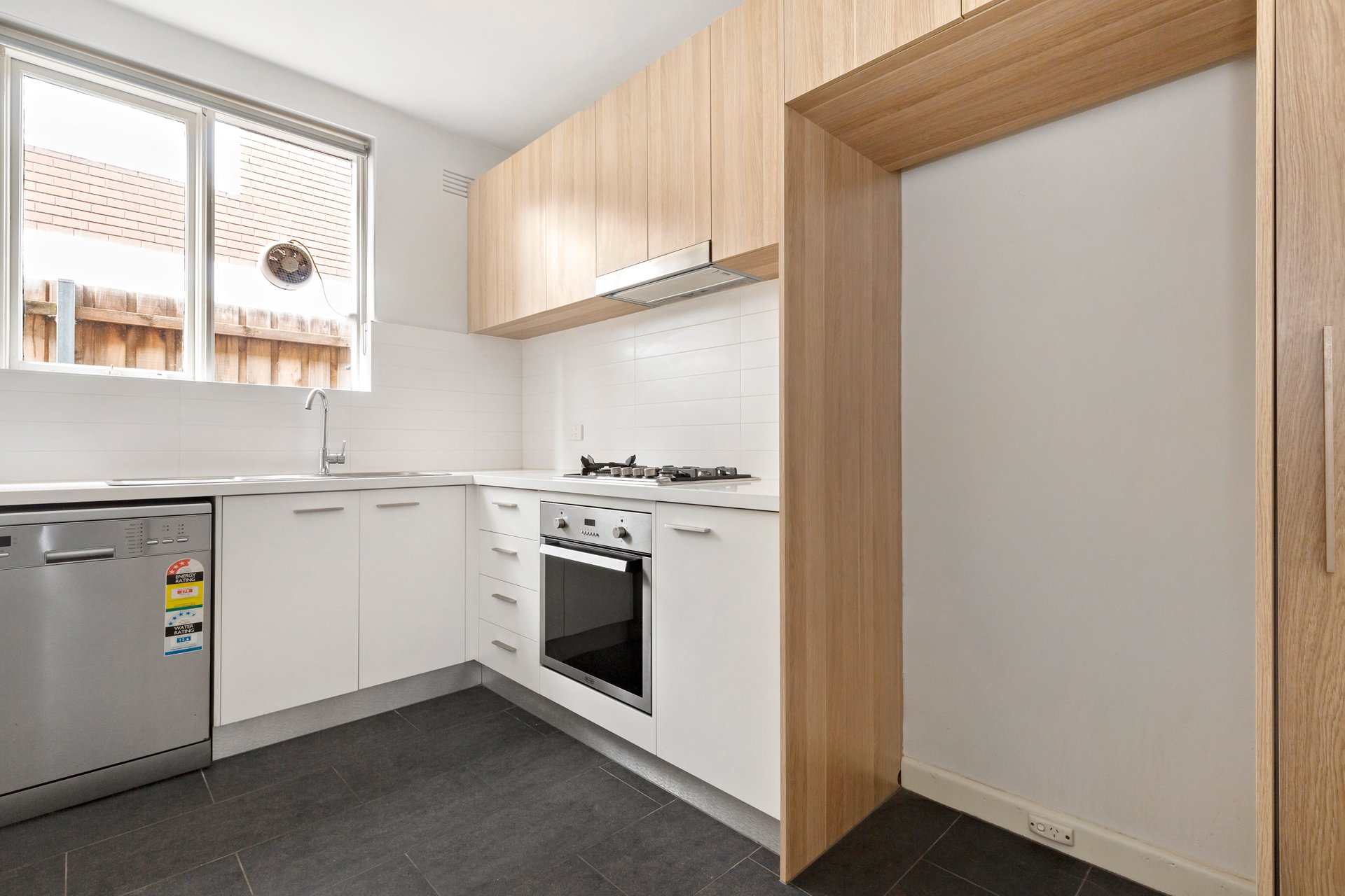 6/6-8 Avondale Road, Armadale image 2