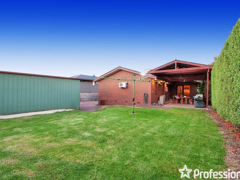 66 Barker Drive, Mooroolbark image 13