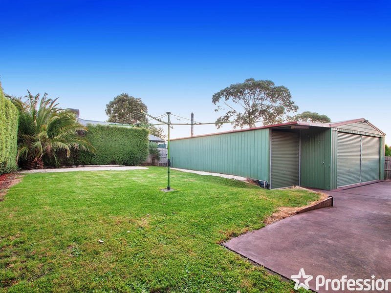 66 Barker Drive, Mooroolbark image 14