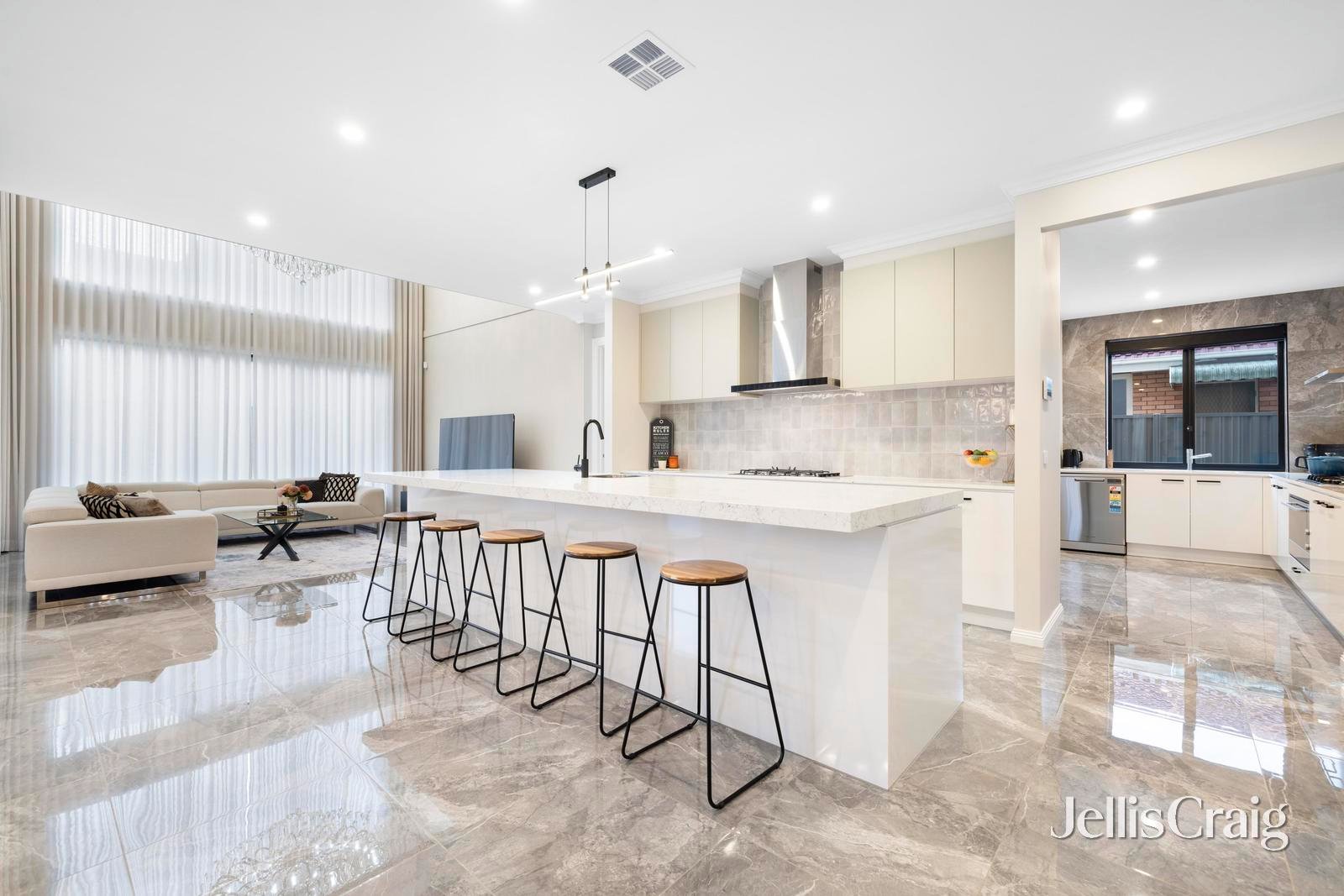 66 Benwerrin Drive, Burwood&nbsp;East image 2