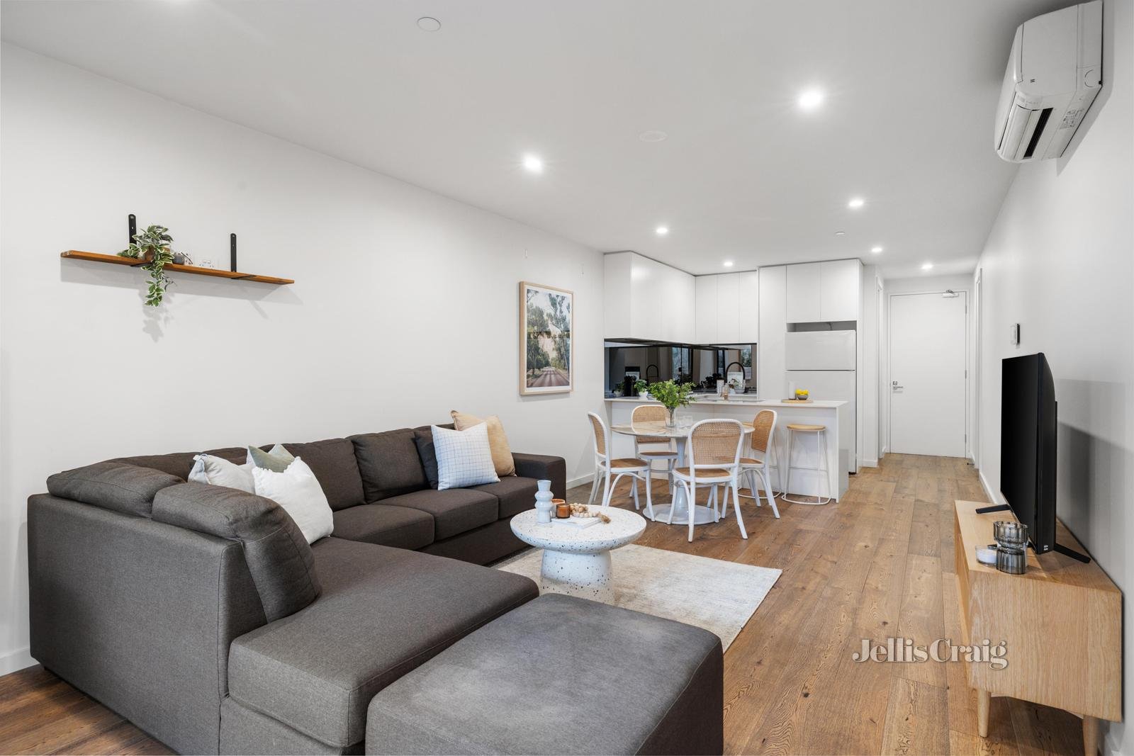 6/6 Claire Street, Mckinnon image 2