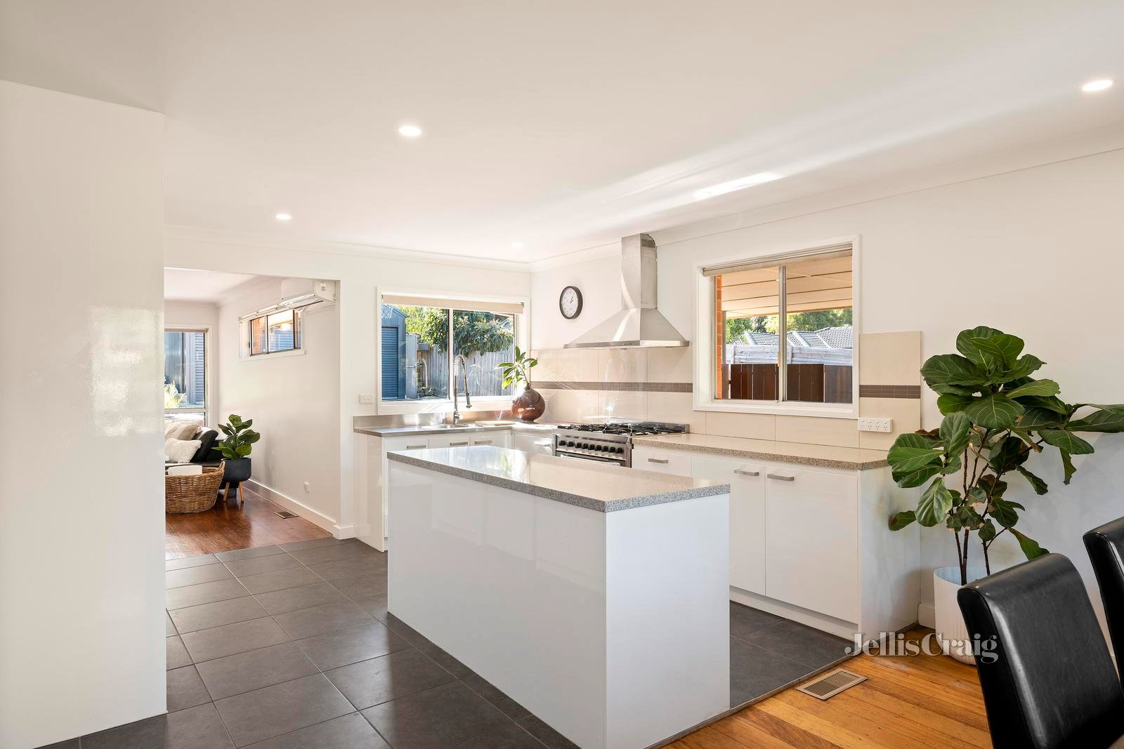 66 Croydondale Drive, Mooroolbark image 3