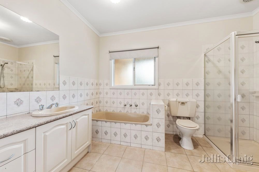 66 Fernside Ave, Briar Hill image 6