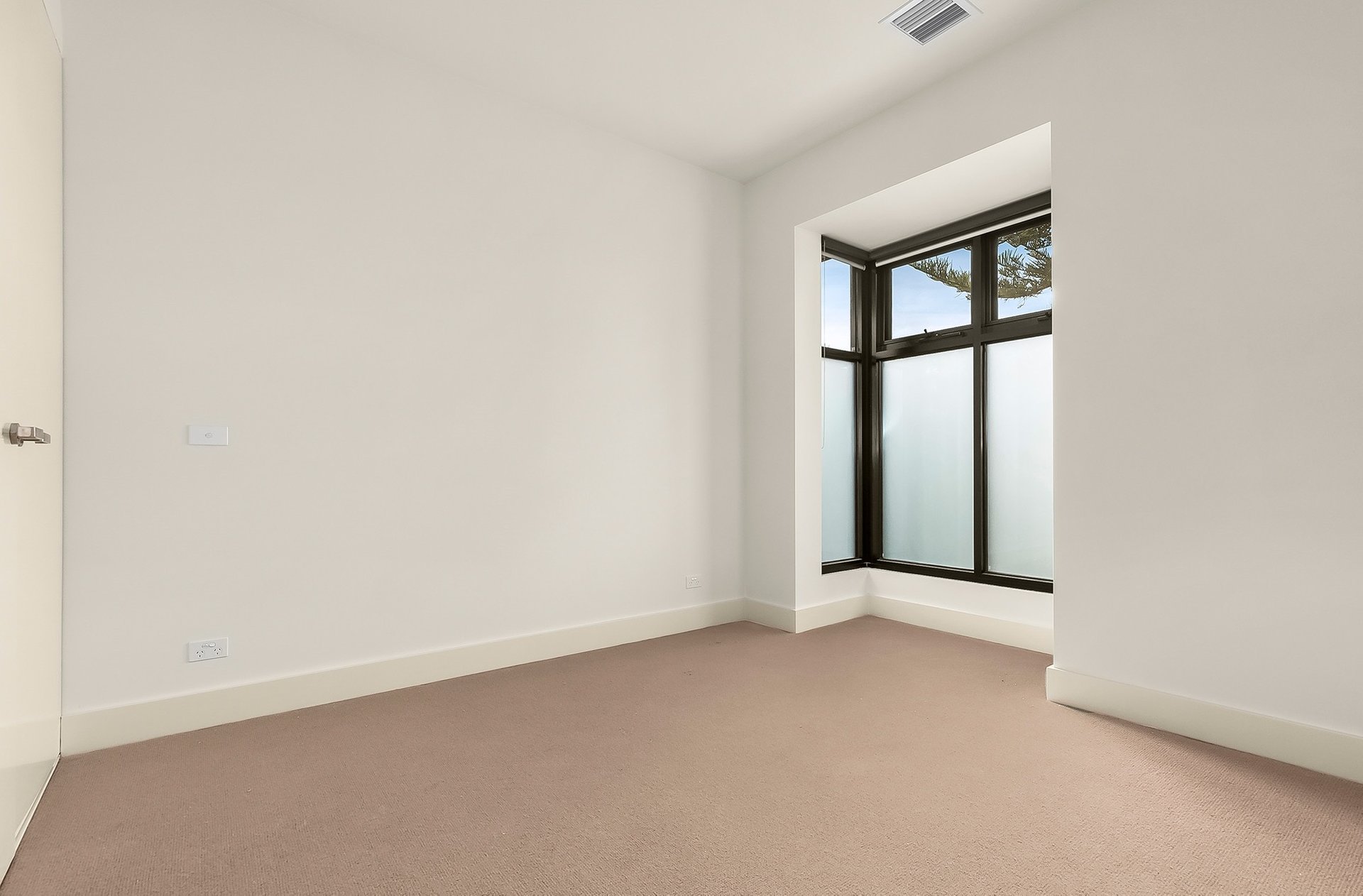 Property Gallery Thumbnail 4
