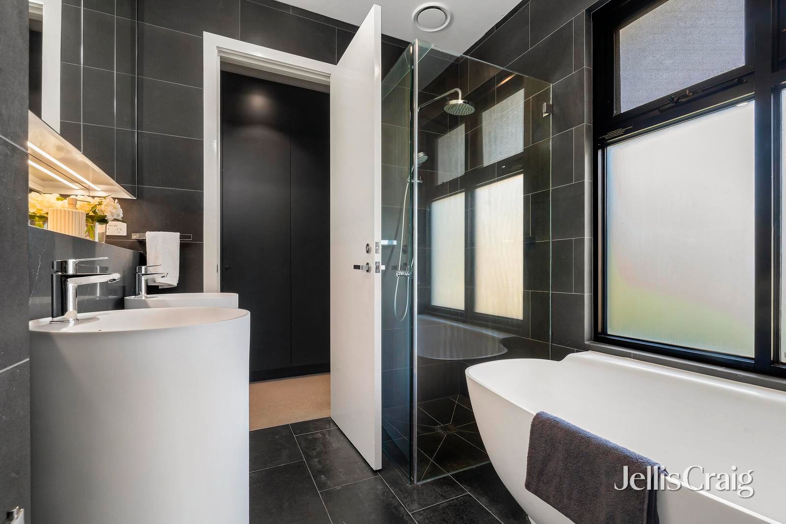 6/6 Hood Street, Elwood image 7