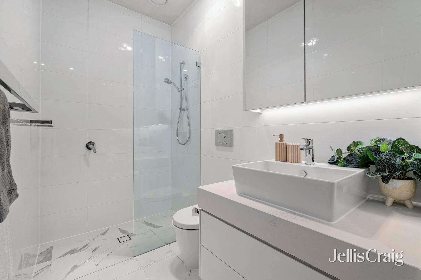 6/6 Hood Street, Elwood image 9