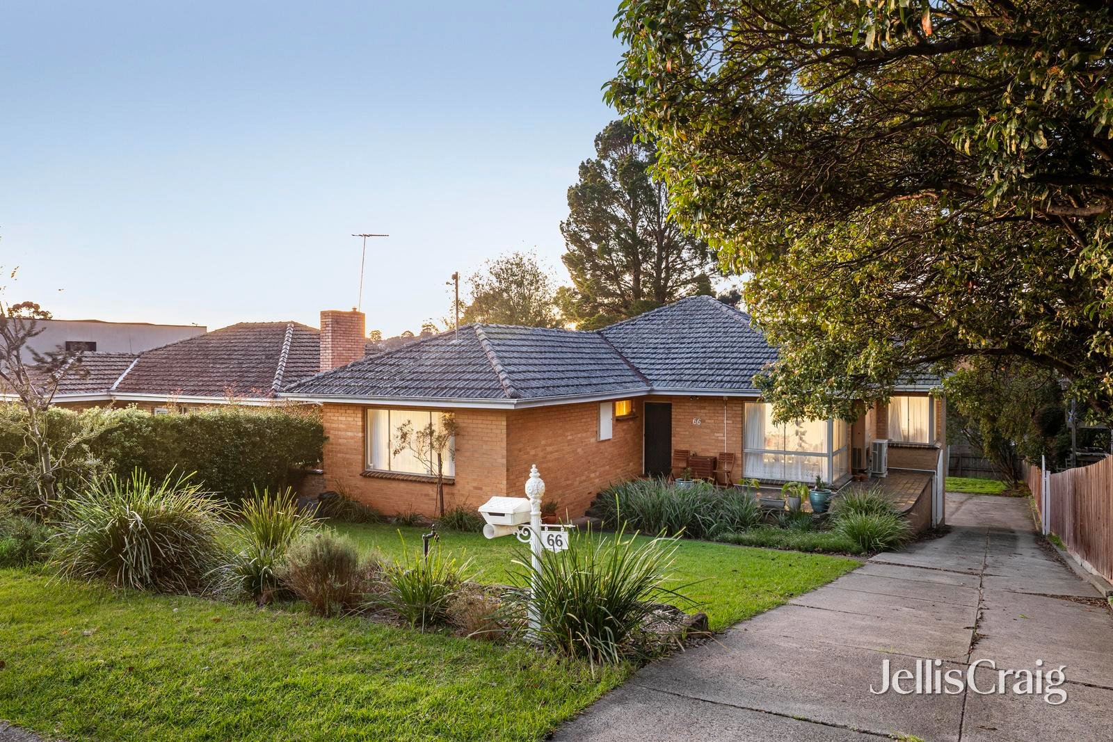 66 Maltravers Road, Eaglemont image 1