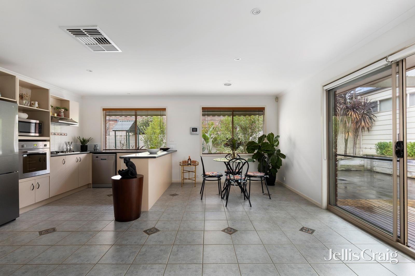 66 Murray Drive, Burwood image 3