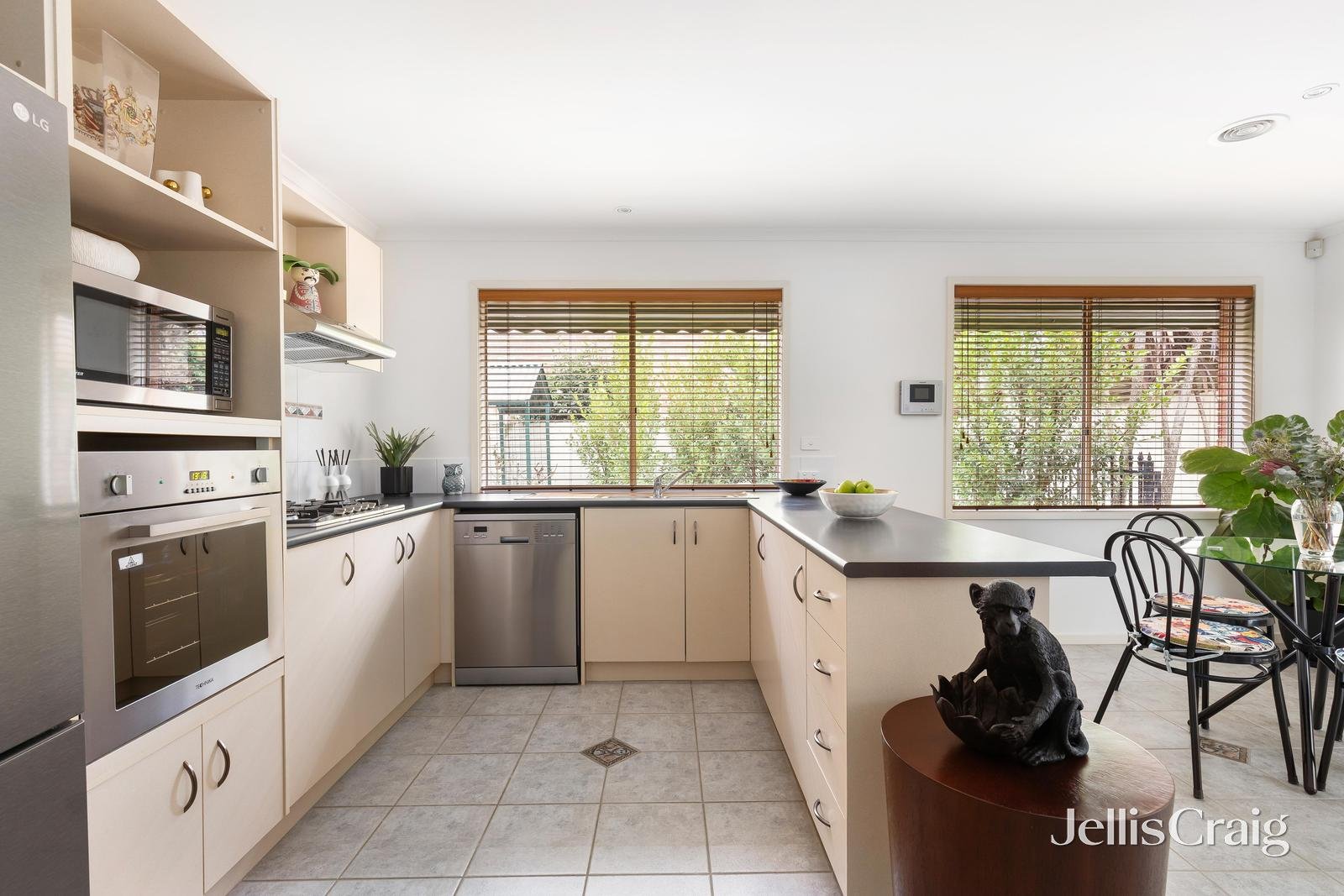66 Murray Drive, Burwood image 4