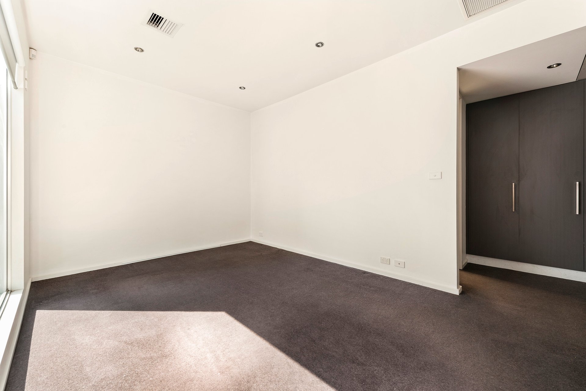 Property Gallery Thumbnail 8