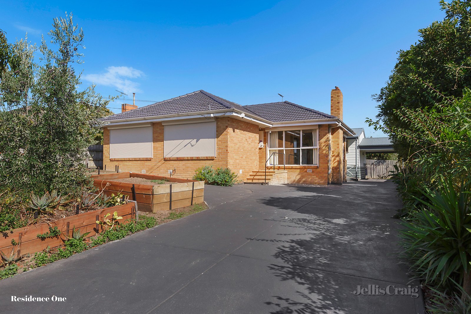 66 Robinlee Avenue, Burwood East image 2