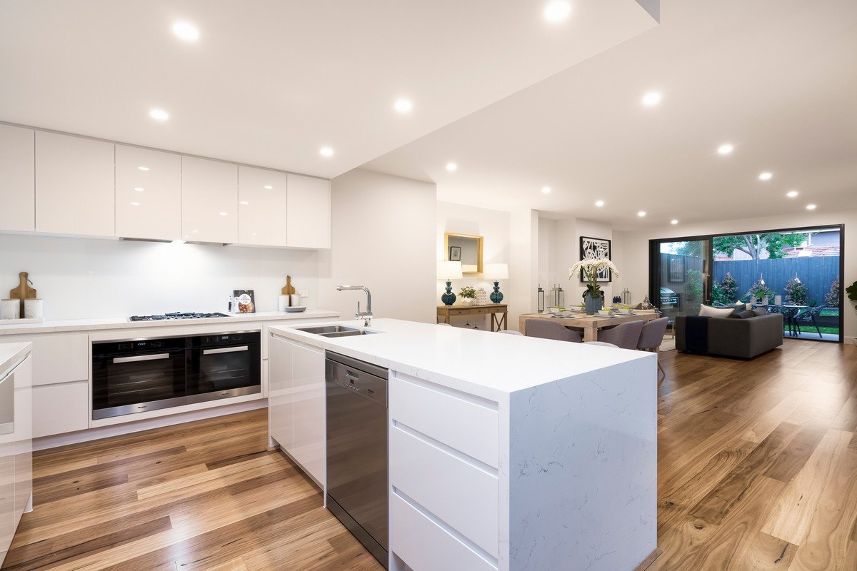 66 Rostrevor Parade, Mont Albert North image 2