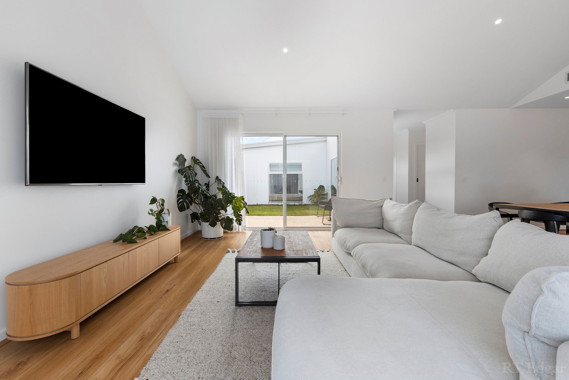 Property Gallery Thumbnail 9