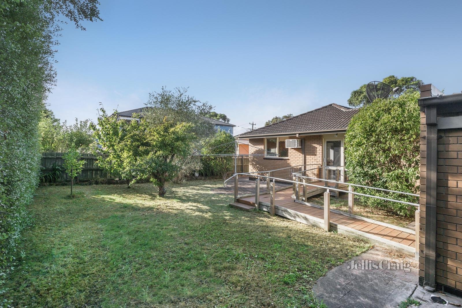 665 Ferntree Gully Road, Glen Waverley image 6