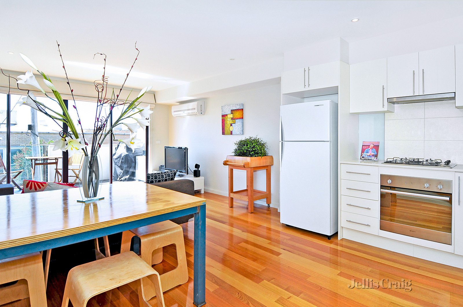 6/69 Melville Road, Brunswick West image 2