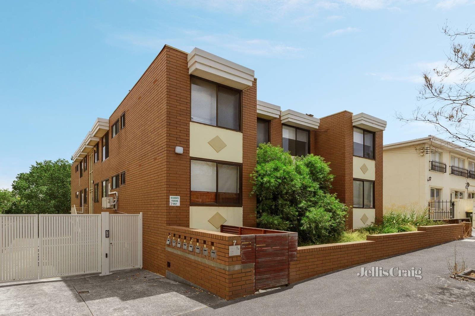 6/7 Allard Street, Brunswick West image 3